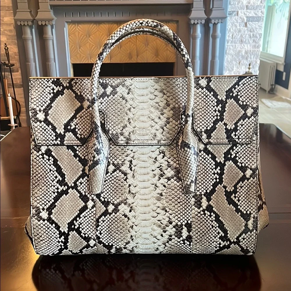 NWT Michael Kors Collection Campbell Runway Weekender - Picture 5 of 16